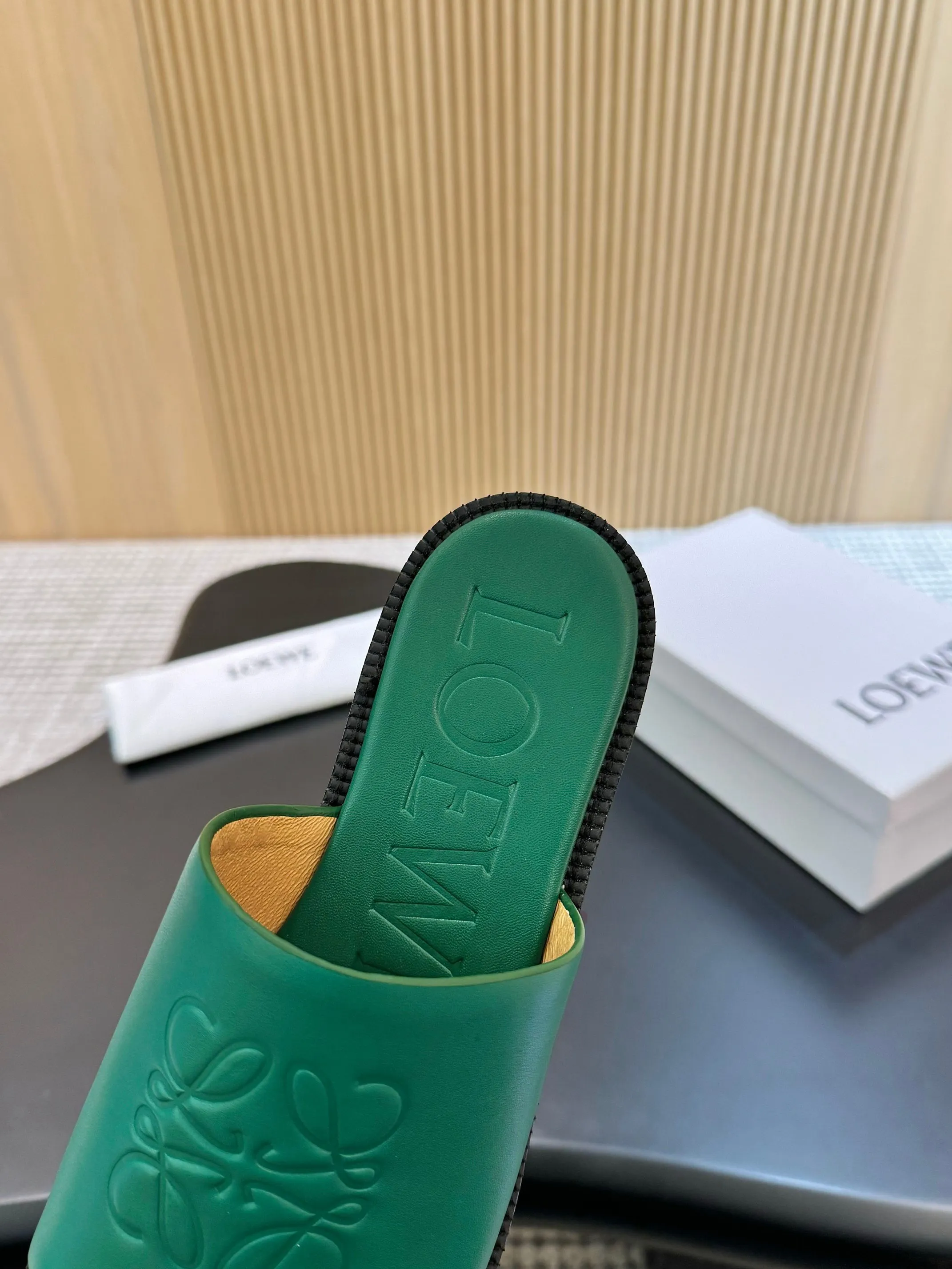 👟👟Ex-factory price 340👟👟 Genuine leather sole +40 LOEWE 25th spring and summer new style, same style for men and women, six colors to choose from. Code number:35-45